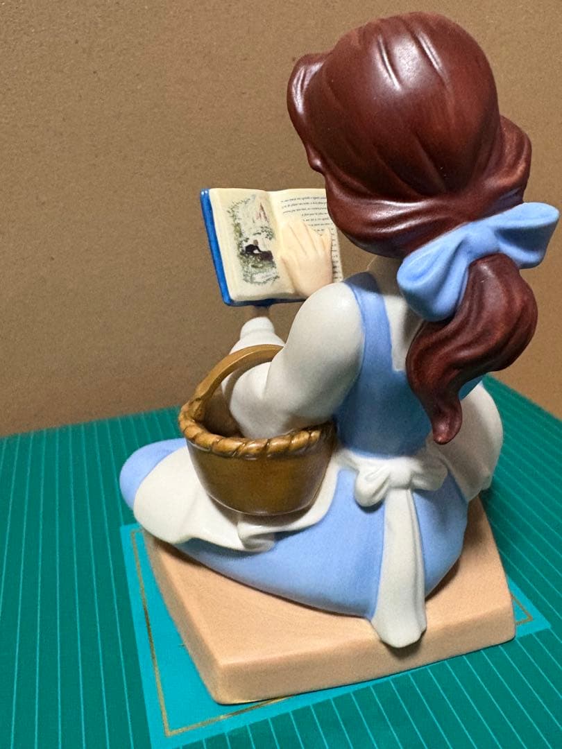 WDCC ベル 美女と野獣 フィギュア ディズニー 読書をするベル