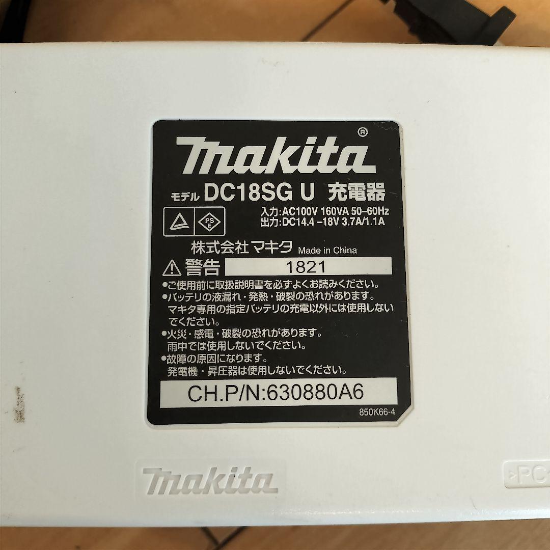 Makita 充電式　芝刈機 MUM601D
