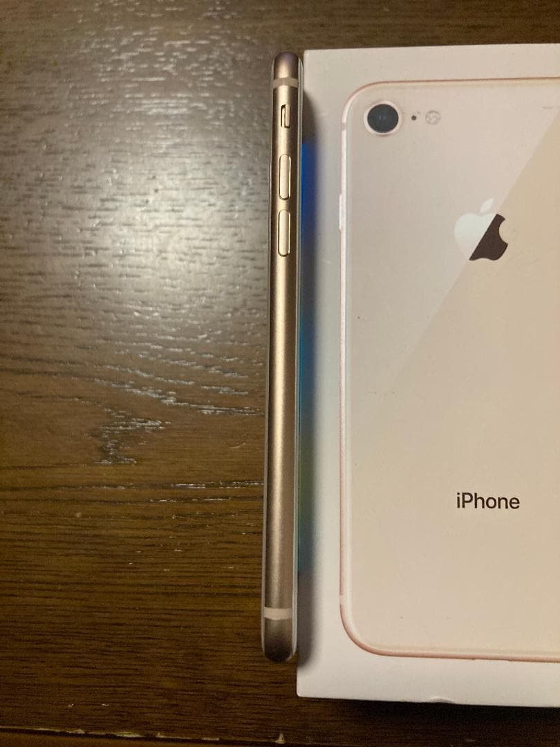iPhone 8 64GB ゴールド SIMロック解除済 バッテリー不良