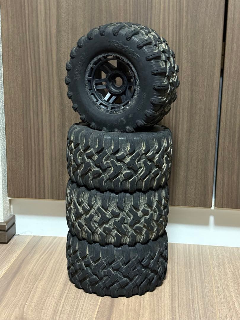 トラクサス　タイヤ　MAXX 純正　3.3 京商　ARRMA