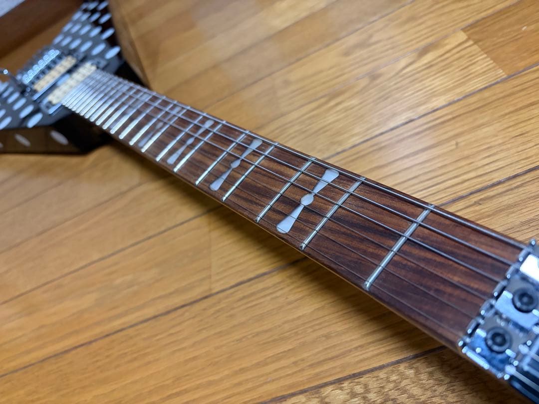 送料込 ランディ ローズ V型ギター ポルカドット Randy Rhoads