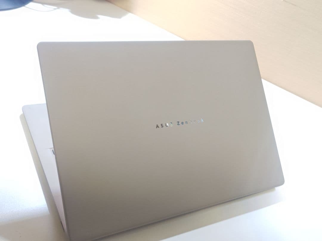 美品 ASUS Zenbook SORA UX3407RA 32GB SSD1T