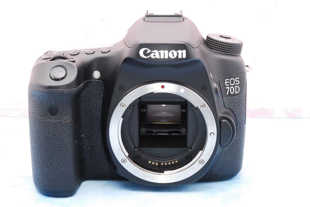 Canon EOS 70D☆スマホ転送☆一眼レフカメラ☆バッグ付☆Wレンズ