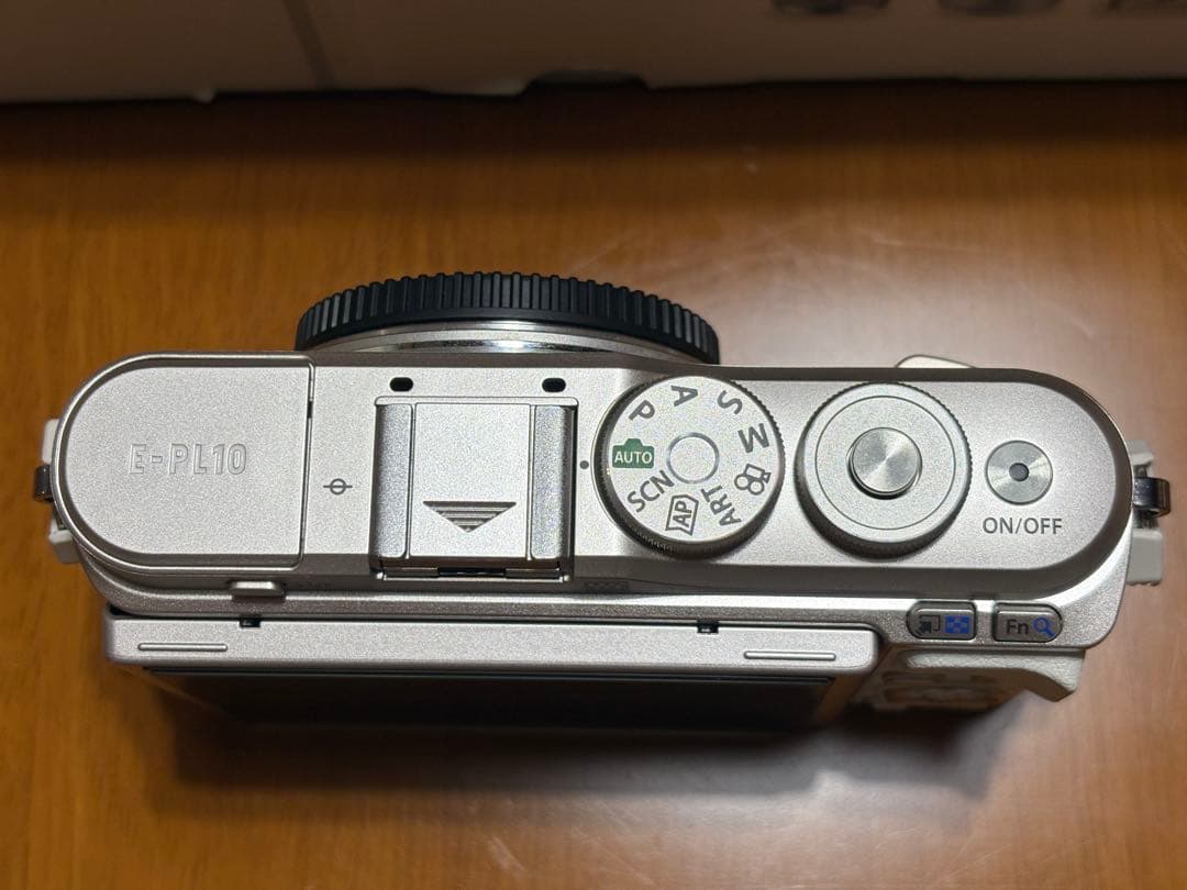 オリンパス ミラーレス一眼カメラE-PL10 ダブルズームキット 美品