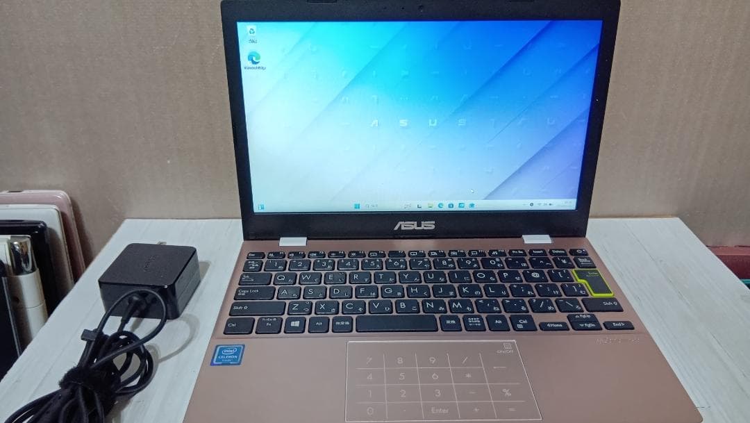 桜の季節限定価格　ASUS E210MA Celeron